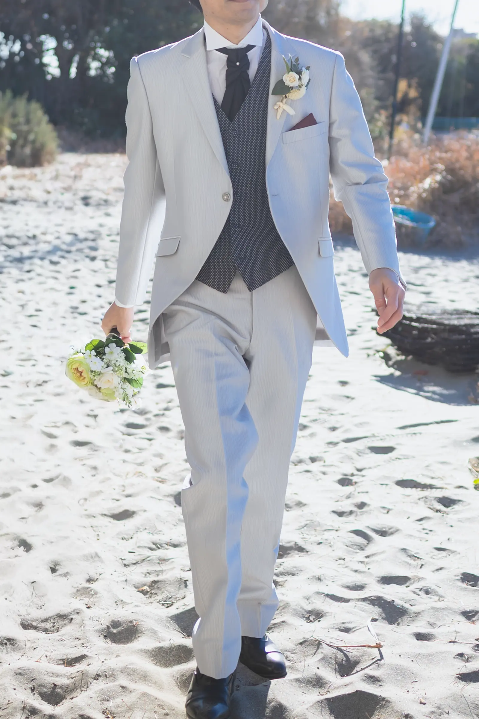 フォトジェリッシュのライトグレー タキシード