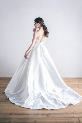 ウェディング　ドレス　ブライダル　ウエディング　フォトジェリッシュ　洋装　フォト　ウェディング　横浜　東京　人気　オススメ　種類　デザイン　失敗　髪型　インナー　クリーニング　オーダー　メイド　可愛い　オシャレ　レンタル　安い　購入　歩き方　シンプル　Aライン