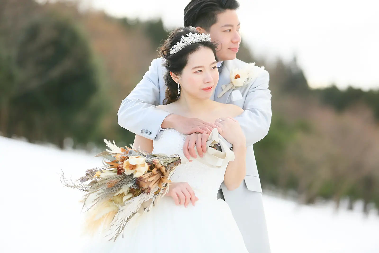 二人の思い出の場所やこだわりのアイテムを取り入れた、完全オーダーメイドのフォトウェディング。自由な発想で創り上げる、特別な結婚写真のイメージ。