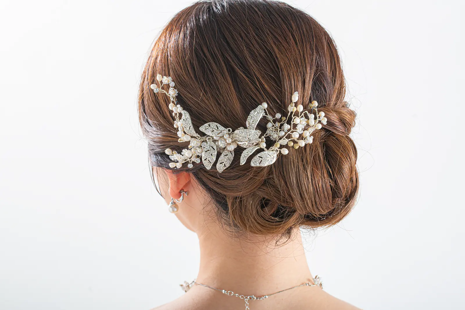 フォトウェディングをより特別にする、上品なブライダルヘッドパーツ。横浜店おすすめのデザイン・撮影用髪飾り