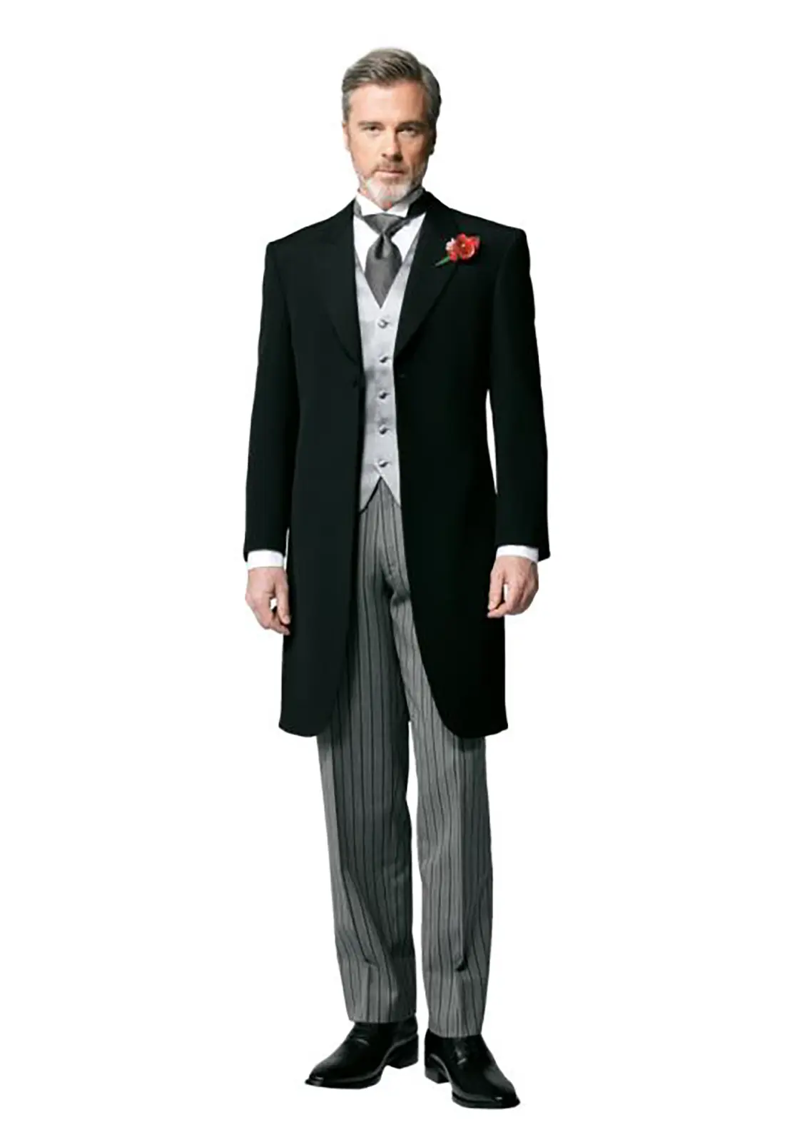 結婚式にて新郎新婦のお父様が着用する、正礼装のモーニングコート。格式高く、品格を感じさせるフォーマルなウェディングスタイル。