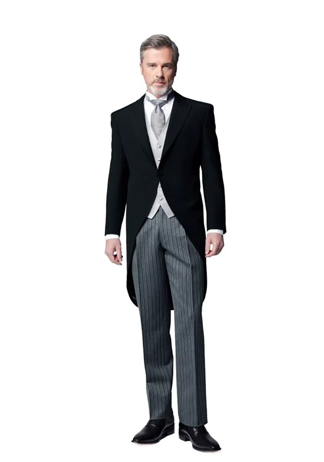 結婚式にて新郎新婦のお父様が着用する、正礼装のモーニングコート。格式高く、品格を感じさせるフォーマルなウェディングスタイル。