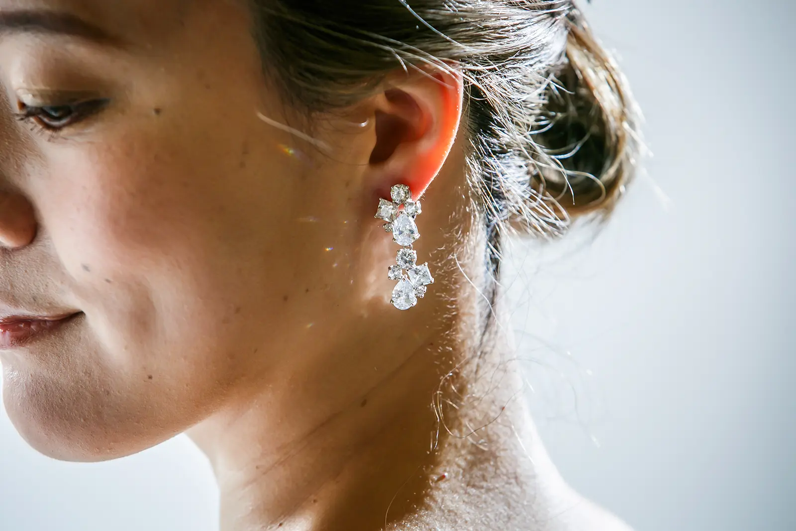 金沢のフォトウェディングや会食におすすめのロングクリスタルイヤリング