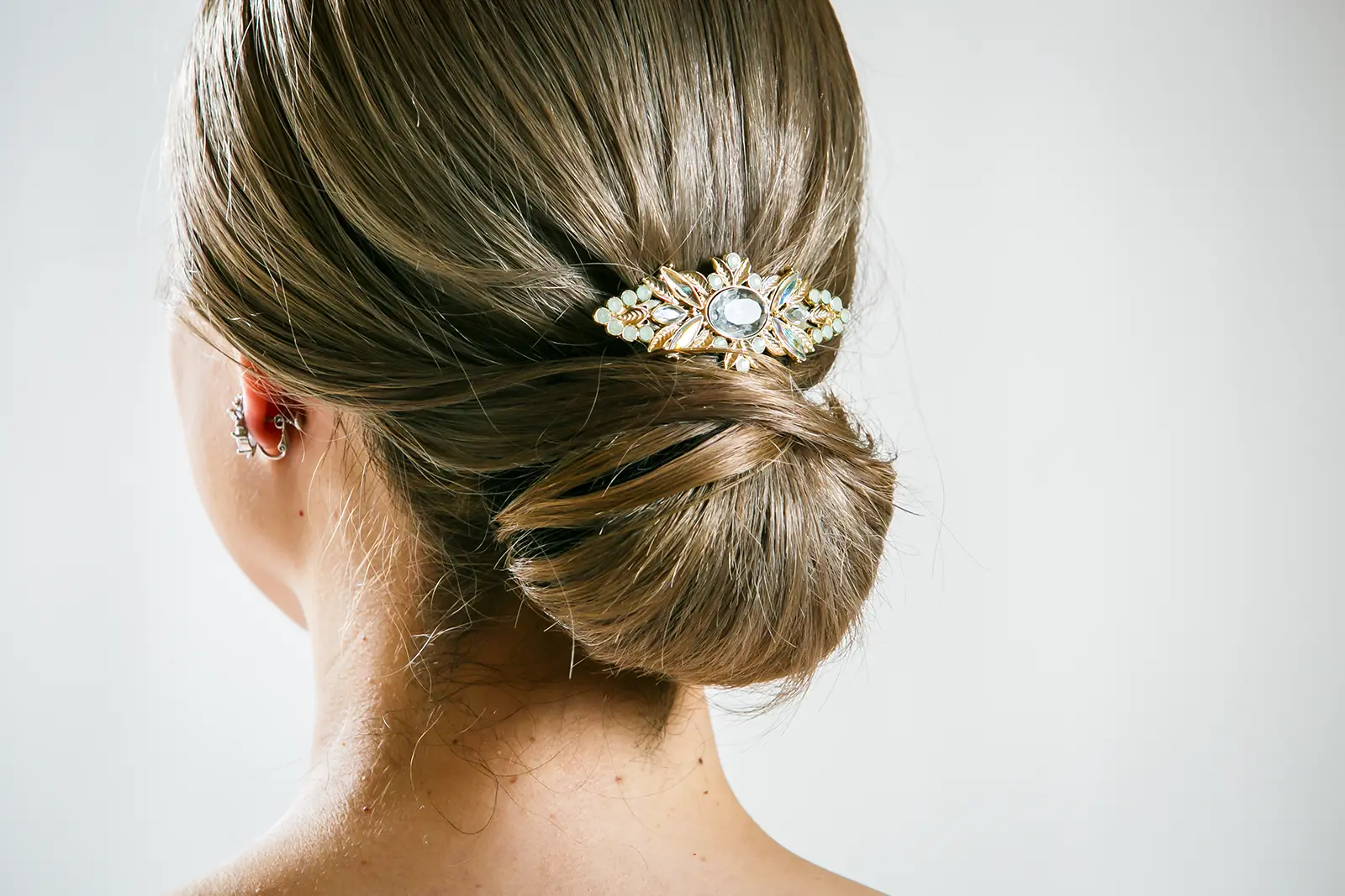 金沢のフォトウェディングや会食におすすめのゴールド系ヘッドパーツ
