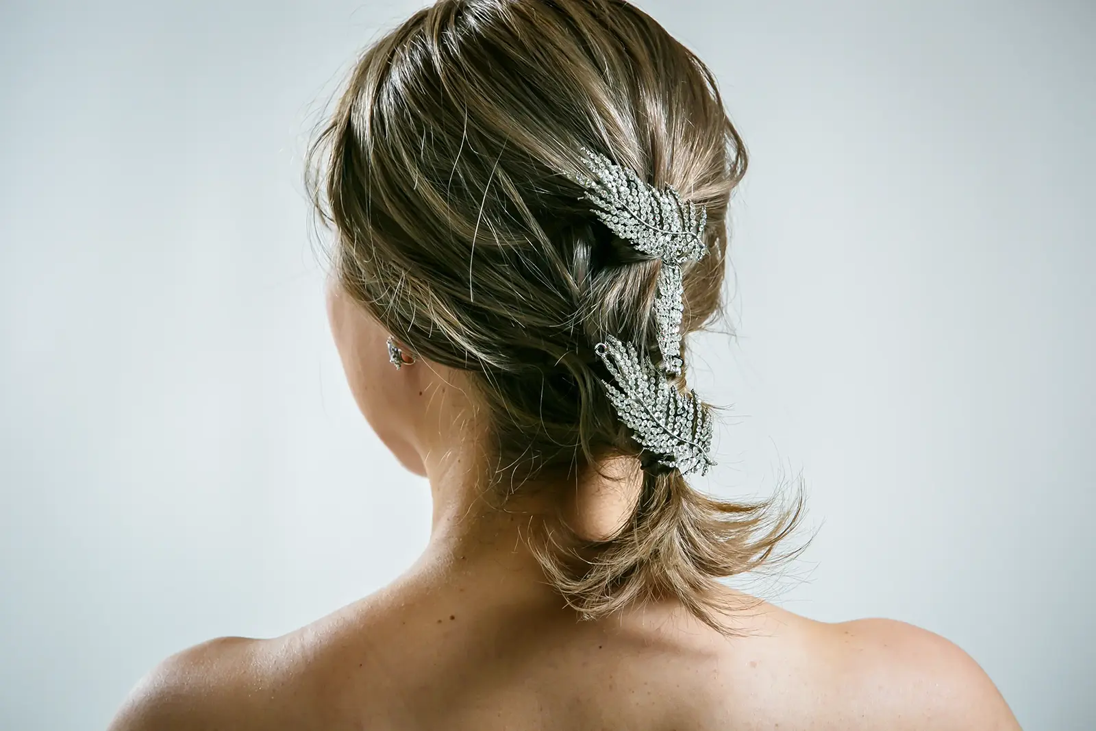 金沢のフォトウェディングで人気のシルバーリーフモチーフヘッドパーツ