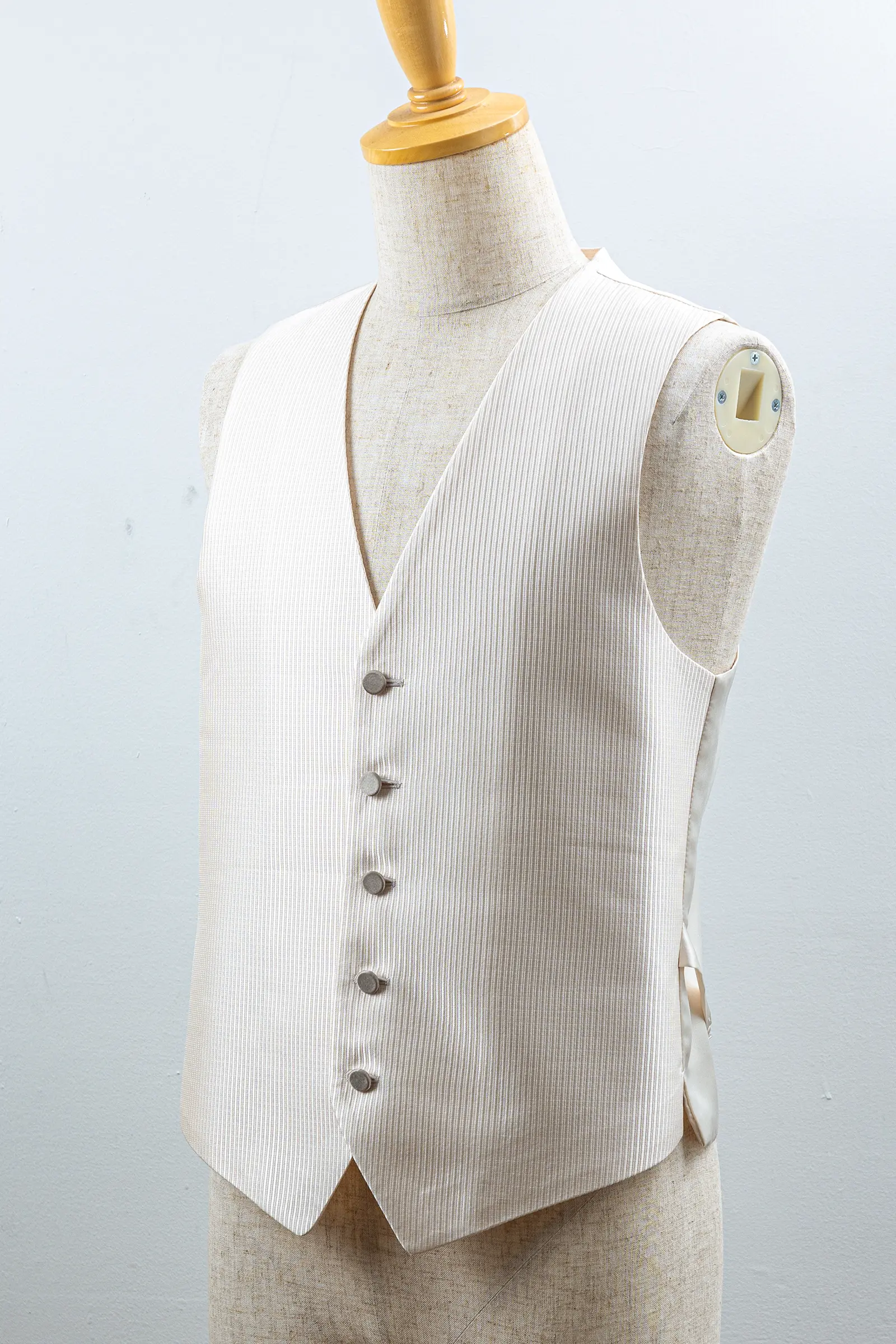 新郎用アイボリーのメンズベスト 結婚式タキシード用フォーマルベスト