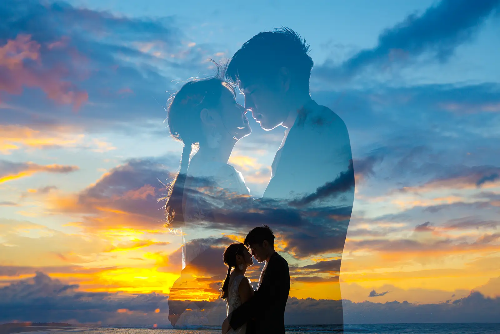 カスタム前提の「ピーチプラン」と、オールインワンでクオリティ重視の「レギュラープラン」の違いを説明する比較イメージ画像。